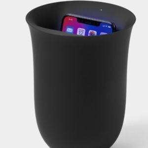 OBLIO Wireless charging station with built-in UV sanitizer